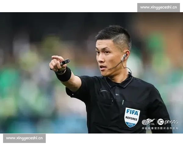 争议判罚掀波澜裁判尺度再成赛场焦点引发舆论热议持续发酵风云